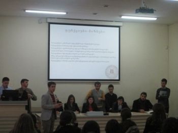 ილიაუნის თვითმმართველობის საინფორმაციო შეხვედრა სტუდენტებთან