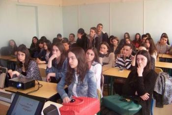 თბილისის 124-ე საჯარო სკოლაში "თავისუფალმა ასოციაციამ" პრეზენტაცია გამართა 
