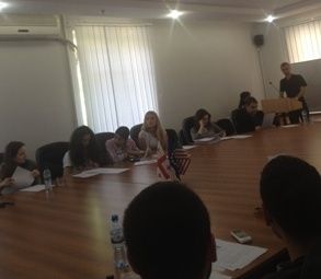 გრიგოლ რობაქიძის სახელობის უნივერსიტეტში მრგვალი მაგიდა გაიმართა