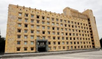 საყდრისის დაცვის  კომიტეტის წევრები საქართველოს მთავრობის კანცელარიასთან  შეიკრიბნენ