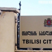 სტუდენტები სასამართლო პროცესის დაწყებას ელოდებიან