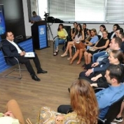 რატი ბრეგაძე „თანამემამულის“ მონაწილე სტუდენტებს შეხვდა