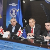 სამწუთიანი  ფილმების  ფესტივალი  გაიხსნა