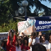 ახალგაზრდების მსვლელობა გმირთა ხსოვნის პატივსაცემად