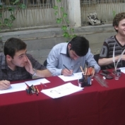 ახალგაზრდა კალიგრაფები გენერლის მუნდირის გადასარჩენად