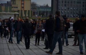 ახალგაზრდების აქცია პარლამენტის წინ ქუთაისში